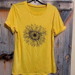 Brand New Daisy T Shirt! Folded up sleeves